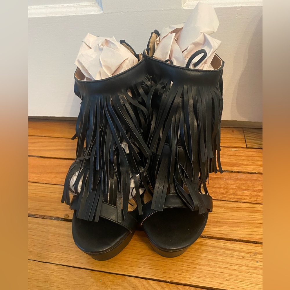 Fringe wedge heels 7.5